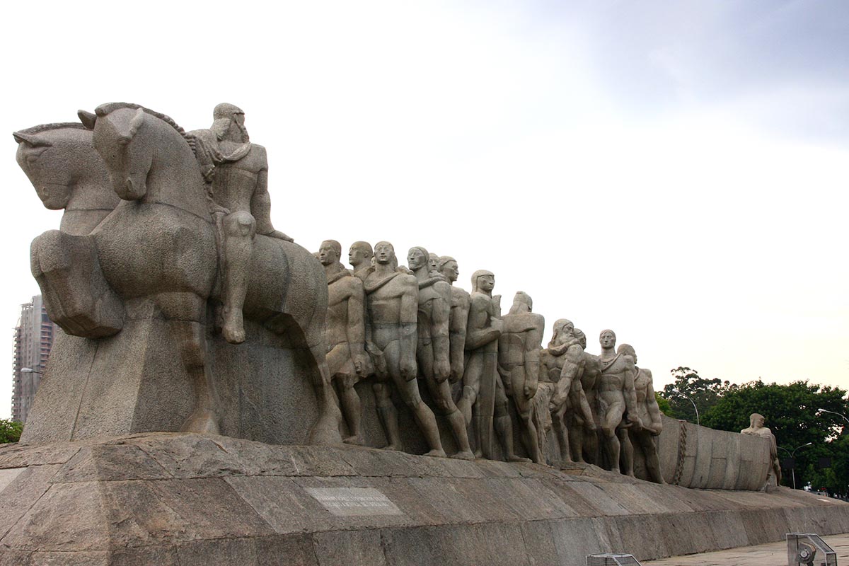 Monumento As Bandeiras Quantas Pessoas Estão Representadas